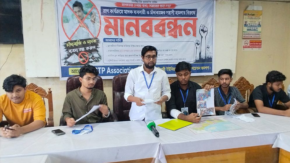 চাঁদা না দেওয়ায় ত্রাণের টাকা ও ওষুধ লুট, বিচারের দাবি