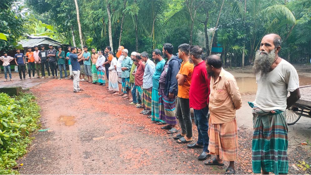 ঠিকাদারের মৃত্যুর পর দেড় বছর বন্ধ সড়ক সংস্কার, ভোগান্তি