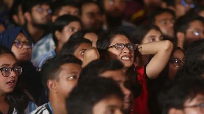 বিশ্বকাপ উন্মাদনায় কানায় কানায় পূর্ণ মুহসীন হল মাঠ