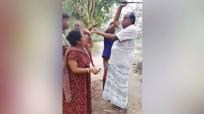 নারীসহ কয়েকজনকে ইউপি চেয়ারম্যানের পেটানোর ভিডিও ভাইরাল  