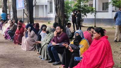 এইচএসসি কেন্দ্রের বাইরে অভিভাবকদের বসার চেয়ার-ছাউনি দেওয়ার নির্দেশ