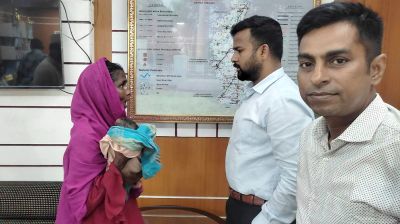 ক্যানুলা হাতে রাস্তার ধারে পড়েছিল শিশুটি, অবশেষে পেলো নতুন ঠিকানা