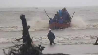 বঙ্গোপসাগরে ৩ ট্রলারডুবি, নিখোঁজ ১৩ জেলে