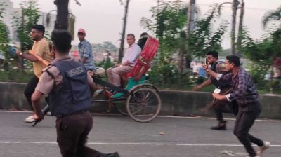 সংসদ ভবন এলাকায় শিক্ষার্থীদের ওপর পুলিশের লাঠিচার্জ