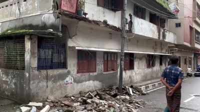 মোহাম্মদপুরে ধসে পড়লো ভবনের একাংশ