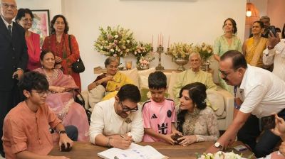 তিন সন্তানের উপস্থিতিতে তৃতীয়বার বিয়ে করলেন আমির খান