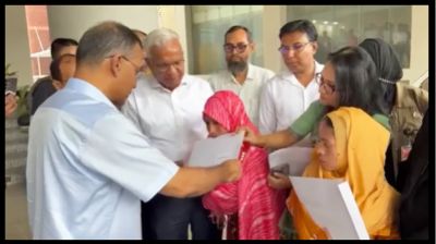 তিন প্রতিবন্ধী ব্যক্তির হাতে নিয়োগপত্র তুলে দিলেন প্রধানমন্ত্রী
