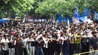 আজও উত্তাল দিল্লি, শিক্ষামন্ত্রীর পদত্যাগ দাবিতে অনড় সিজেপি