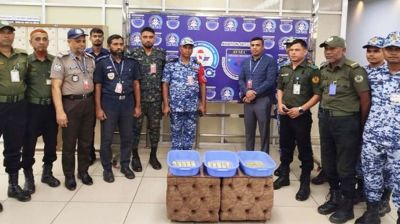 দুবাই থেকে আসা বিমানে ৪৫ কোটি টাকার স্বর্ণের বার উদ্ধার