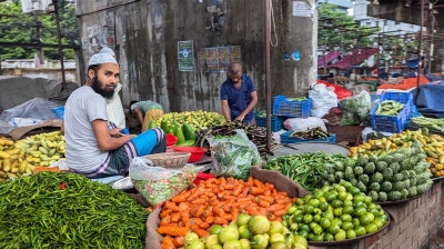 সবজির দামে সাধারণ মানুষের নাভিশ্বাস 