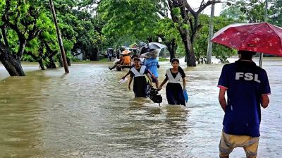 পানিতে ডুবে সড়ক বন্ধ, সাজেকে আটকা ৫ শতাধিক পর্যটক 