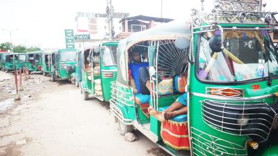 সিএনজি ফিলিং স্টেশনে দীর্ঘ লাইন