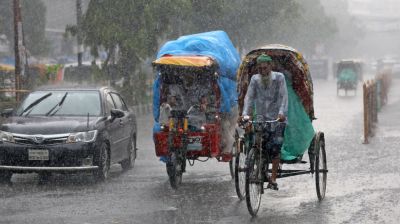 ঝিরিঝিরি বৃষ্টিতে ধুয়ে গেলো দূষণ, ঢাকায় স্বস্তির সকাল