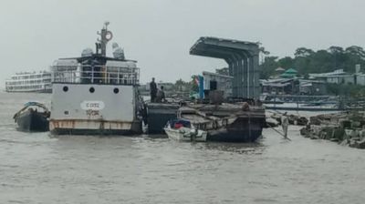ভোলার ৬ রুটে সাময়িকভাবে লঞ্চ চলাচল স্থগিত