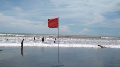 রাজধানীসহ ১৭ অঞ্চলের নদীবন্দরে সতর্কসংকেত