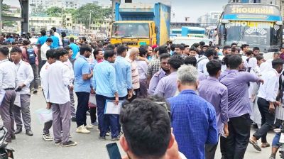 উত্তরায় সড়ক অবরোধ করে শিক্ষার্থীদের বিক্ষোভ