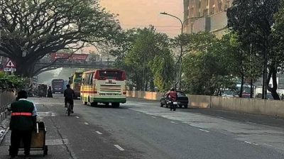 মেঘলা দিনে ঢাকার বাতাস  ছিল অনেকটাই সহনীয়