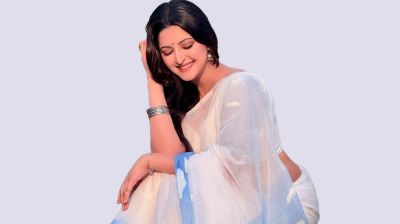 স্পেনের প্রশংসা করে যা বললেন পরীমনি