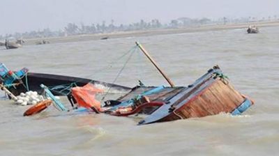 টেকনাফ উপকূলে রোহিঙ্গাবাহী নৌকাডুবি, নিখোঁজ ১৩