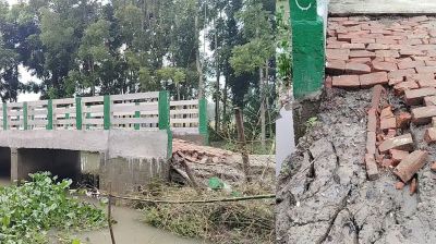 বিল পরিশোধের পরই ধসে পড়ল ২৪ লাখের কালভার্টের সংযোগ সড়ক