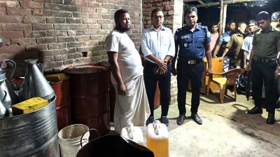 গোমস্তাপুরে অবৈধভাবে মজুত করা ১৮০০ লিটার ডিজেল-পেট্রোল জব্দ