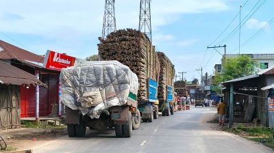 দ্বিতীয় দিনেও অচল মহাসড়ক, ভোগান্তি