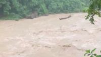 সাঙ্গু নদীতে নৌকাডুবি, এক পর্যটক নিখোঁজ