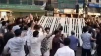 শিক্ষা বোর্ডের গেট খুলে নিল শিক্ষার্থীরা