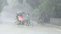 ৫ দিন দেশজুড়ে বৃষ্টির পূর্বাভাস, তিন বিভাগে ভারী বর্ষণ