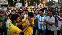 আর্জেন্টিনা সমর্থকের ঘুষিতে নাকের হাড় ভাঙাল ব্রাজিল সমর্থকের