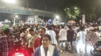 ঢাবি প্রশাসনের নিষেধাজ্ঞা উপেক্ষা করে টিএসসিতে ফুটবলপ্রেমীদের ঢল