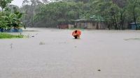 হাতিয়ায় ভারী বর্ষণ ও জোয়ারের পানিতে বিপর্যস্ত উপকূল