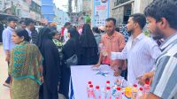 এইচএসসি পরীক্ষার্থীদের পানি ও কলম দিল ছাত্রদল