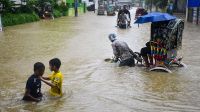 টানা বর্ষণে ফের জলাবদ্ধ চট্টগ্রাম নগরী, ৭ উপজেলায় বন্যার অবনতি