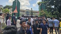কুমিল্লা শিক্ষা বোর্ডের সামনে ৩ দাবিতে এইচএসসি পরীক্ষার্থীদের অবস্থান