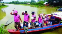 বন্যাকবলতি ৪৫০০ পরবািররে পাশে ব্র্যাক ব্যাংক