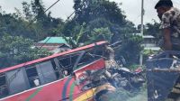 দুই যাত্রীবাহী বাসের মুখোমুখি সংঘর্ষ, হতাহত ২১