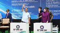 হেলথ প্রশ্নে স্ত্রীকে দেখিয়ে প্রধানমন্ত্রীর দারুণ রসিকতা 