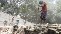 সোনারগাঁয়ে অবৈধ গ্যাস সংযোগ বিচ্ছিন্ন, গুঁড়িয়ে দেওয়া হলো ৩ কারখানা