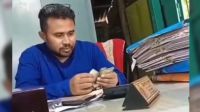 বোয়ালমারীতে ইউনিয়ন ভূমি কর্মকর্তার ঘুষ নেওয়ার ভিডিও ভাইরাল