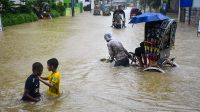 টানা বর্ষণে আবারো ডুবছে চট্টগ্রাম, ৭ উপজেলায় বন্যার অবনতি