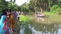 ভাসমান পেয়ারা বাজারে ঘুরতে এসে খালে লাফ, পর্যটক কিশোর নিখোঁজ