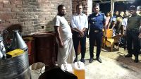 গোমস্তাপুরে অবৈধভাবে মজুত করা ১৮০০ লিটার ডিজেল-পেট্রোল জব্দ