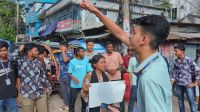 ঝালকাঠিতে ঘণ্টাব্যাপী সড়ক অবরোধ