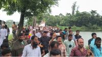 মৎস্য প্রজেক্ট দখল করে মাছ লুট, মানববন্ধনে বাধা ও হামলার চেষ্টা