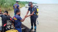 রাজশাহীতে পদ্মায় নৌকাডুবি, নিখোঁজ বাবা ও ছেলে