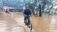 দু’সপ্তাহের টানা বৃষ্টি, ভয়াবহ জলাবদ্ধতার কবলে সাতক্ষীরা