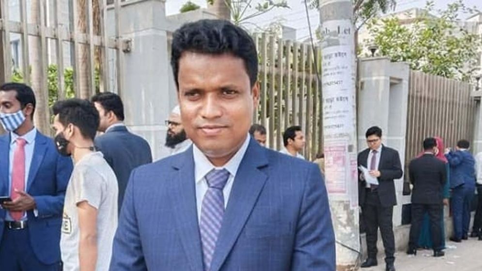 মাদক-জুয়া সিন্ডিকেটের ‘নগ্ন থাবা’, জীবন-মৃত্যুর সন্ধিক্ষণে শিক্ষক