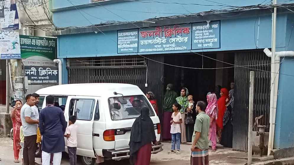 বাঘায় নবজাতকের মৃত্যু, ভিডিও ধারণে বাধার অভিযোগ