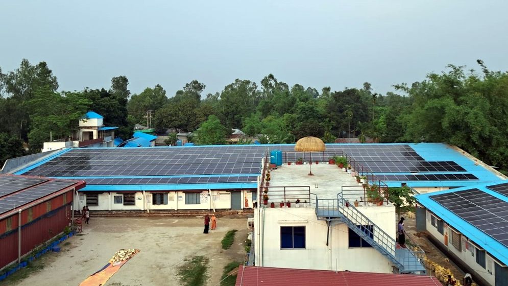 সৌরবিদ্যুতে চলছে পুরো কারখানা